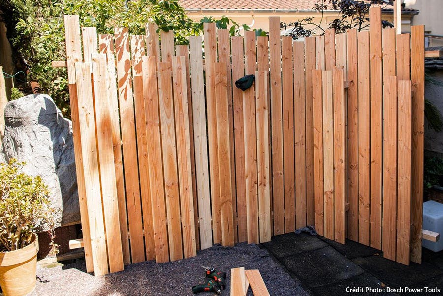 Brise-vue en bois fait maison